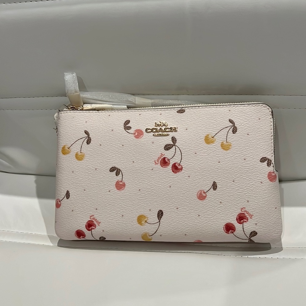 Coach wristlet wallet